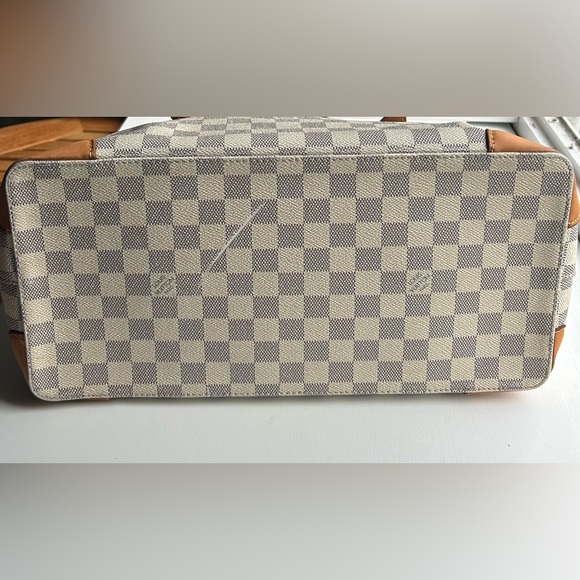 AUTHENTIC !! Louis Vuitton tote. - Picture 11 of 16